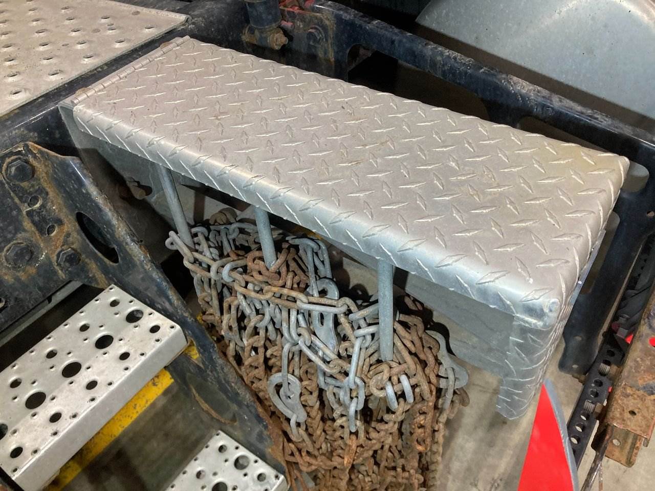 2018 ANY Tire Chain Hanger for a Freightliner Cascadia For Sale Sioux