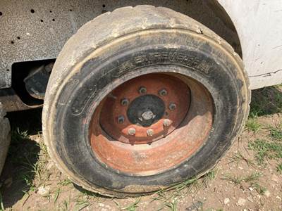 Bobcat 753 Tire & Rim