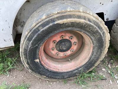Bobcat 753 Tire & Rim