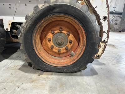 Bobcat 753 Tire & Rim
