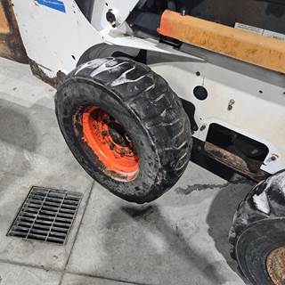 Bobcat 773 Tire & Rim