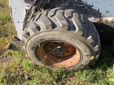 Bobcat 853 Tire & Rim