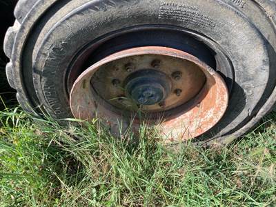 Bobcat 853 Tire & Rim