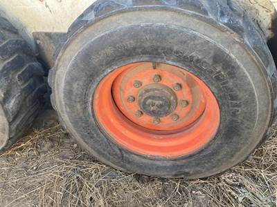 Bobcat 853 Tire & Rim
