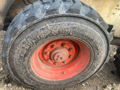 Bobcat 863 Tire & Rim