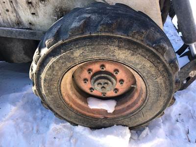 Bobcat 883 Tire & Rim