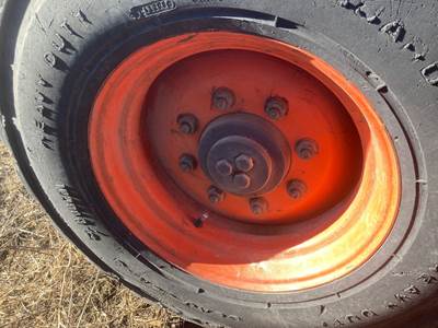 Bobcat S220 Tire & Rim