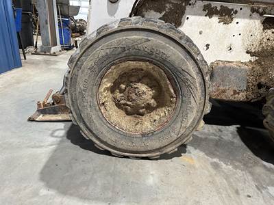 Bobcat S250 Tire & Rim