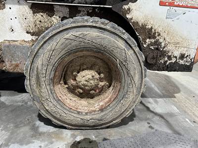Bobcat S250 Tire & Rim