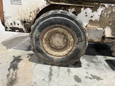Bobcat S250 Tire & Rim