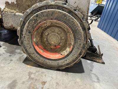 Bobcat S250 Tire & Rim