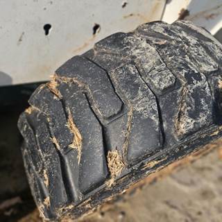 Bobcat S300 Tire & Rim