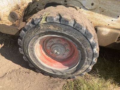 Bobcat S650 Tire & Rim