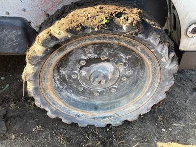 Bobcat S770 Tire & Rim
