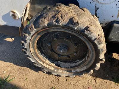 Bobcat S770 Tire & Rim