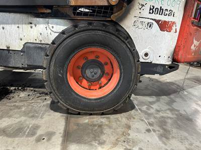Bobcat S850 Tire & Rim