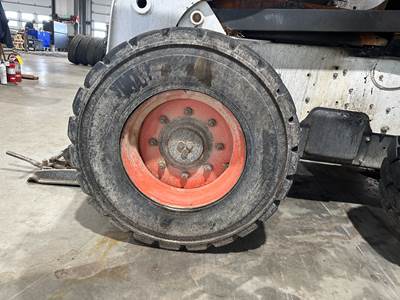Bobcat S850 Tire & Rim