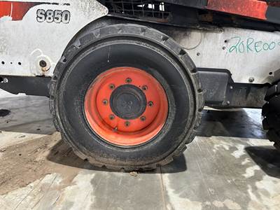 Bobcat S850 Tire & Rim