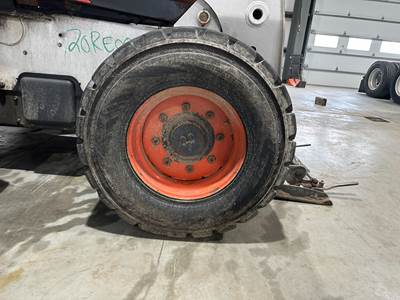 Bobcat S850 Tire & Rim