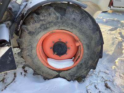 Bobcat V623 Tire & Rim