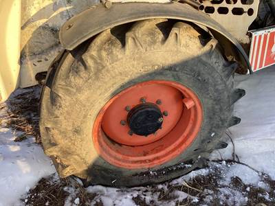 Bobcat V623 Tire & Rim