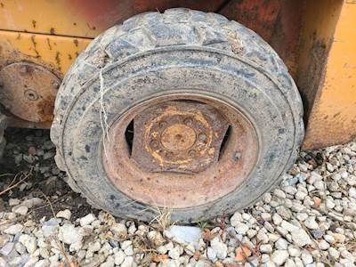 Case 1835C Tire & Rim