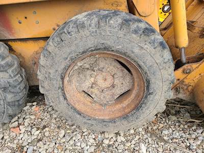 Case 1835C Tire & Rim