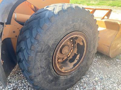 Case 621E Tire & Rim