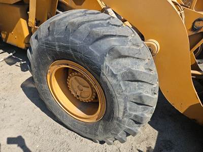Case 721 Tire & Rim