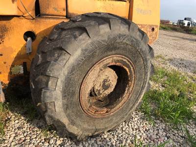 Case 821 Tire & Rim