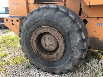 Case 821 Tire & Rim