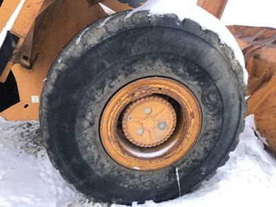 Case 921C Tire & Rim