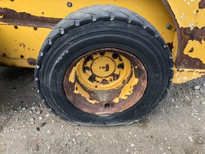 Caterpillar 226B Tire & Rim