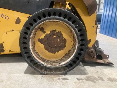 Caterpillar 226D Tire & Rim
