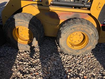 Caterpillar 236 Tire & Rim