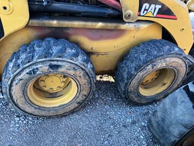 Caterpillar 236 Tire & Rim