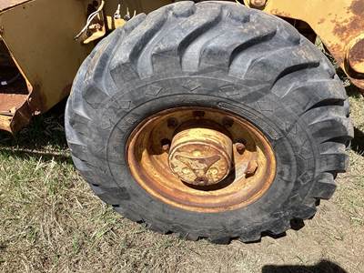 Caterpillar 416C Tire & Rim