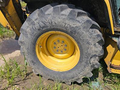 Caterpillar 430D Tire & Rim