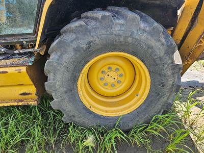 Caterpillar 430D Tire & Rim