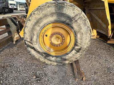 Caterpillar 938H Tire & Rim