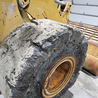 Caterpillar 950M Tire & Rim