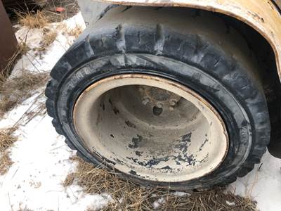 Caterpillar P5000 Tire & Rim for a Caterpillar P5000-LP