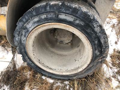 Caterpillar P5000 Tire & Rim for a Caterpillar P5000-LP