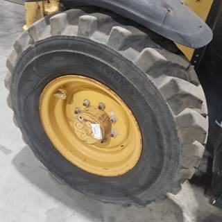 Caterpillar TH350B Tire & Rim
