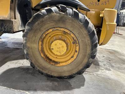 Caterpillar TH460B Tire & Rim