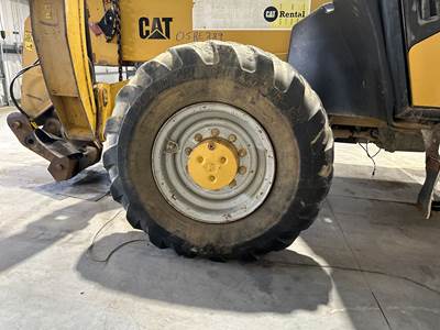 Caterpillar TH460B Tire & Rim