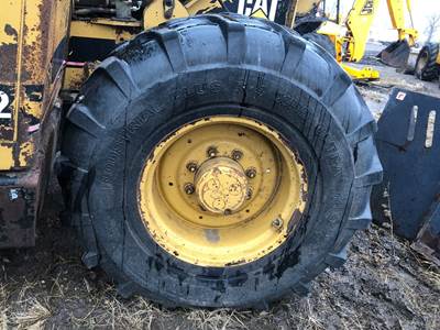 Caterpillar TH62 Tire & Rim