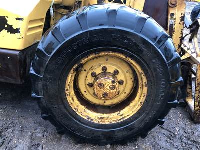 Caterpillar TH62 Tire & Rim