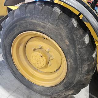 Caterpillar TH63 Tire & Rim