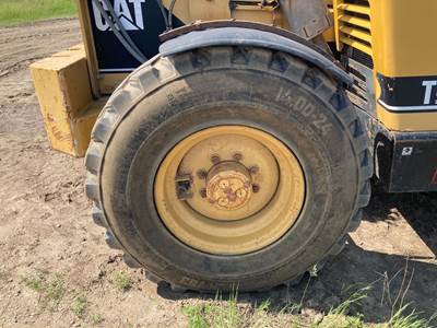 Caterpillar TH83 Tire & Rim